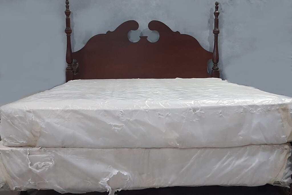 American Queen Size Bed Restonic, What Size Is American Queen Bed